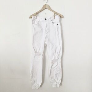 Sincerly Jules White Distressed Jogger-Style Boyfriend Jeans size 3